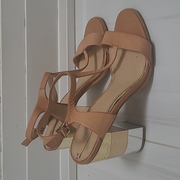 3/4inch Tan Heels with Thick Wedge and Vertical front strap size 7 - Picture 2 of 4